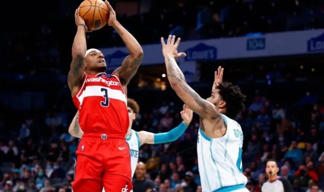  三球24+12黄蜂终结骑士连胜  