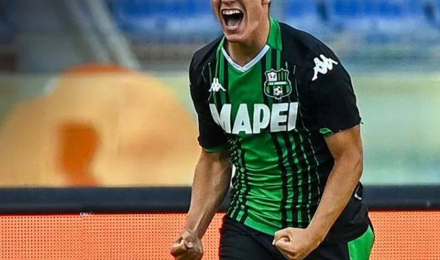  曼联C罗替补登场攻入制胜头球  