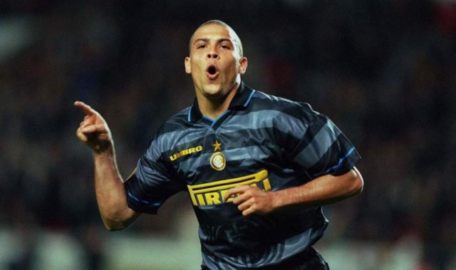  布雷斯特门将超神扑救零封巴黎  