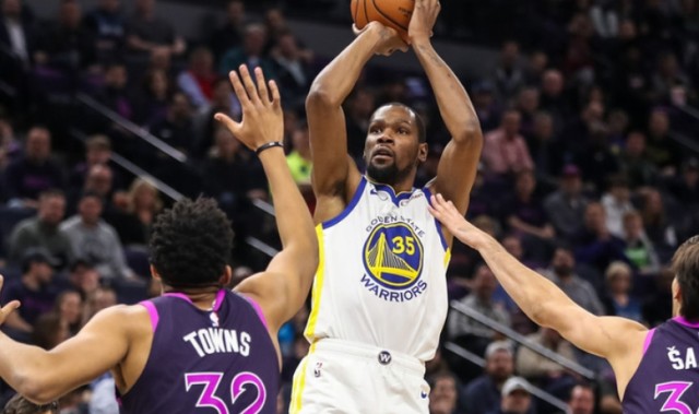  勇士豪取十连胜登顶西部，库里单节轰下二十一分