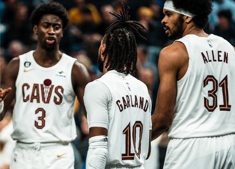  米切尔首节爆发骑士早早奠定胜局轻取尼克斯